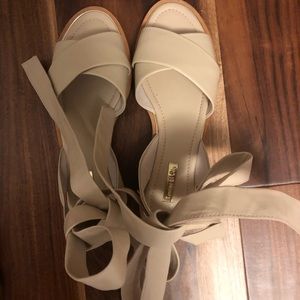 Louise et Cie ankle wrap sandal, size 9M